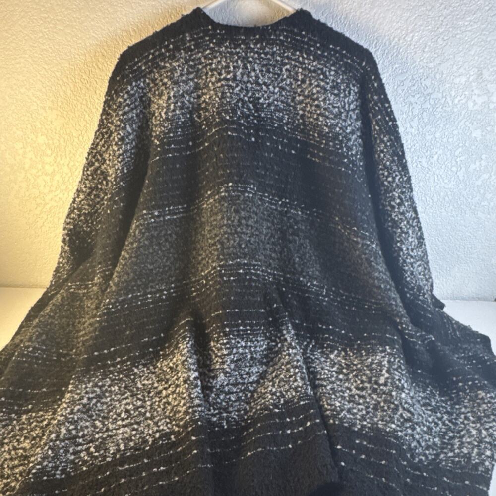 (9012)Woolrich Women's Striped Knit Polyester Shawl Wrap Black Gray White - Picture 4 of 8